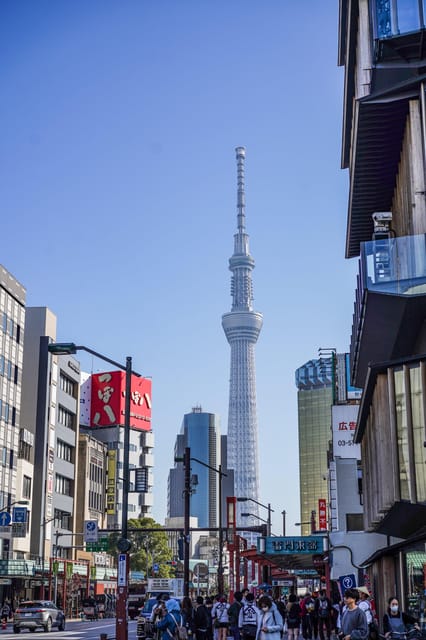 Tokyo: Hidden Gems Guided Bike Tour with Lunch - Kaminarimon and Senso-ji in a shorter, guided visit