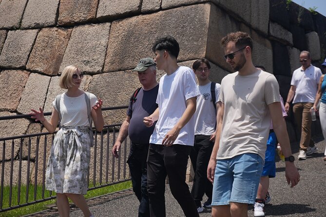 Tokyo: Imperial Palace and Shogun Historical Walking Tour - A history lesson with different teaching styles