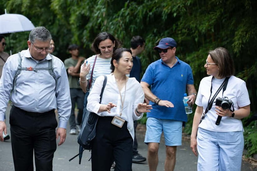Tokyo: Imperial Palace East Gardens Walking Tour - Why the guide makes the difference