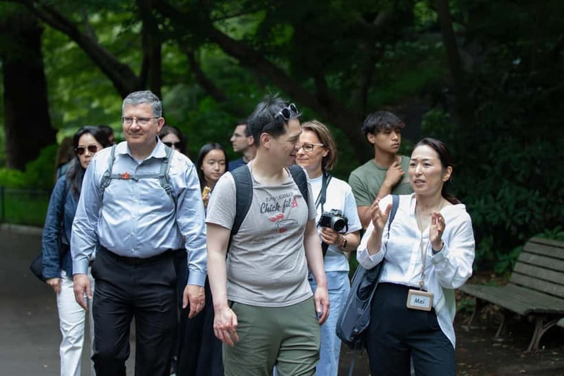 Tokyo: Imperial Palace East Gardens Walking Tour - Seasonal timing and what you will see