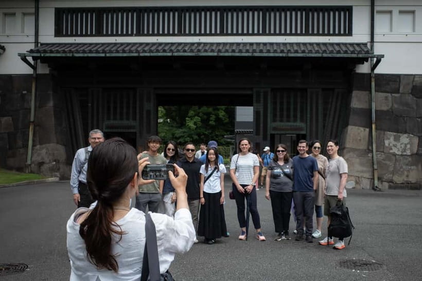 Tokyo: Imperial Palace East Gardens Walking Tour - Walking through the Honmaru remains