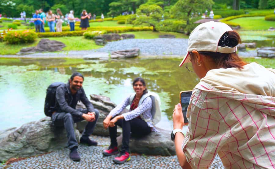 Tokyo: Imperial Palace Japanese History Walking Tour - Castle Ruins, Samurai Connections, and Old Residences