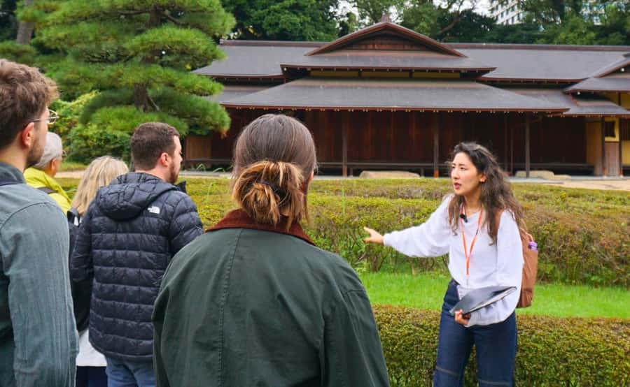 Tokyo: Imperial Palace Japanese History Walking Tour - Otemon Gate and the First History Lesson