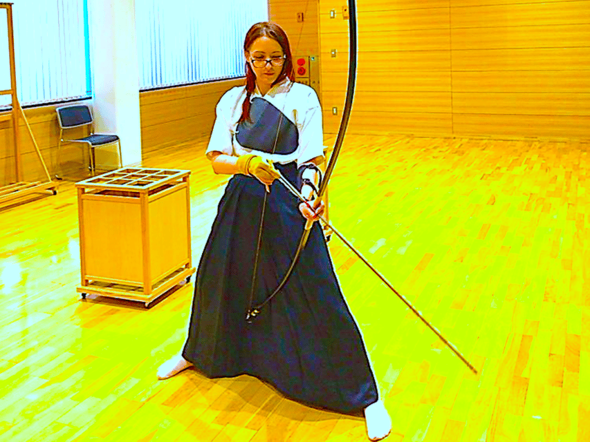 Tokyo: Japanese Archery (Kyudo) Experience - A small group with room for personal advice