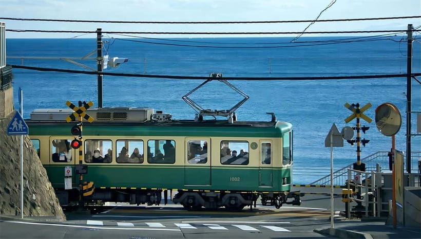Tokyo: Kamakura & Enoshima Day Tour with Pickup & Train Ride - Tsurugaoka Hachimangu and Kamakura’s samurai story