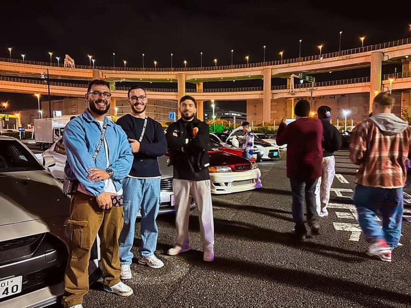 Tokyo: Legendary JDM CAR Daikoku Underground Meetup - Tokyo Tower gives the evening a second subject