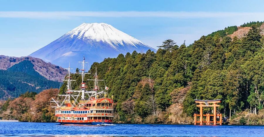 Tokyo Mt Fuji 5th St & Hakone Cruise Bus Tour w/Bullet Train - Cruising Lake Ashi