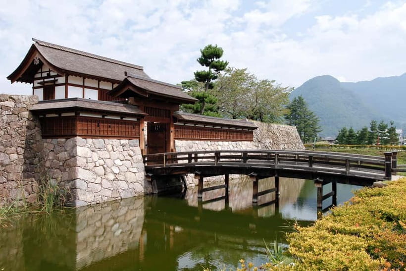 Tokyo: Nagano Snow Monkeys and Zenkoji Tour with Temples - Zenko-ji Temple brings depth to the itinerary
