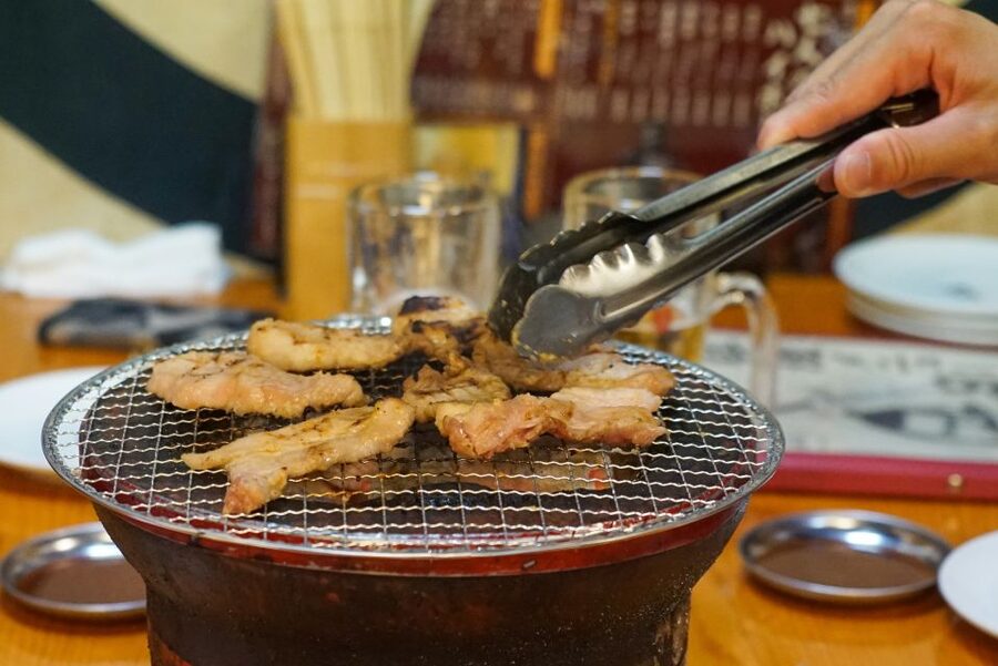 Tokyo: Night Foodie Tour in Shinjuku - The guides make the difference