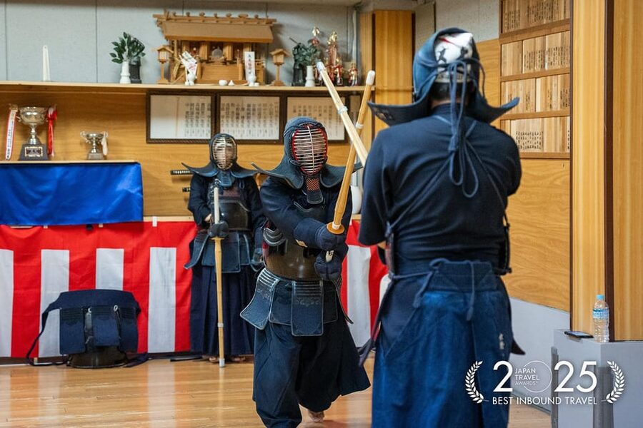 Tokyo: Samurai Kendo Practice Experience - Changing into kendo armor