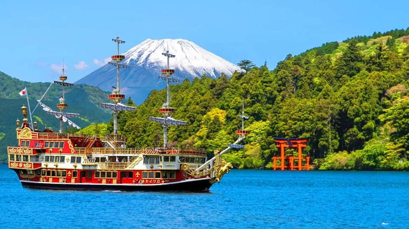 Tokyo:Sea of Mount Fuji, Hakone Ropeway, Ōwakudani, Enoshima - A pirate ship across Lake Ashi