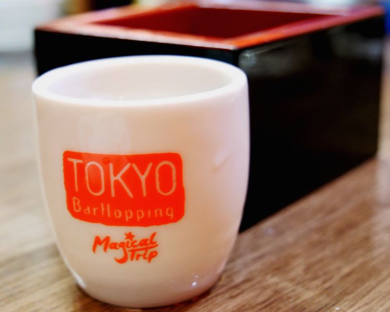 Tokyo: Shinjuku Bar Hopping with All-You-Can-Drink & Dinner - Stop Two: Kabukicho and the All-You-Can-Drink Hour