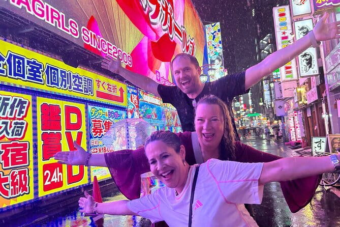 Tokyo Shinjuku Food & Backstreet Culture Tour: 15 Dishes+3 Drinks - Starting at the giant 3D cat