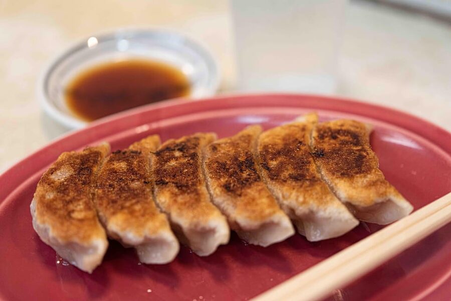 Tokyo: The Best of Izakaya in Shinjuku Food & Cultural Tour - What the guide adds to the meal