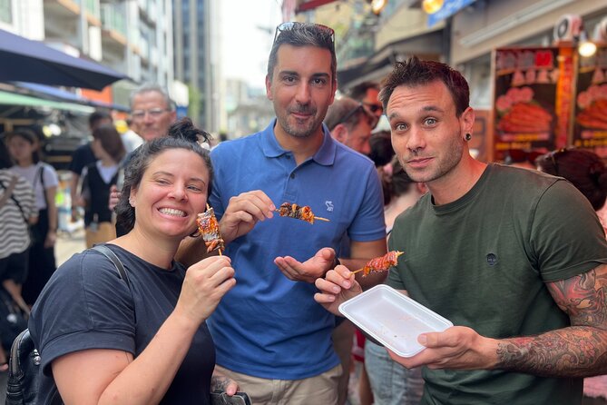 Tokyo: Tsukiji Fish Market Food and Walking tour - What the strongest guide-led moments have in common