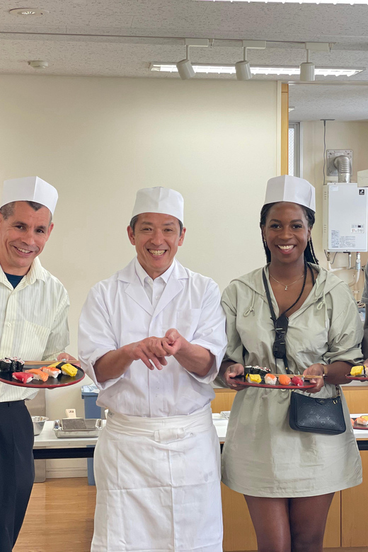 Tokyo: Tsukiji Fish Market Sushi Making Class with Pro Chef - What makes the teaching effective