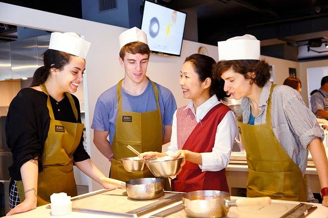 Tokyo Tsukiji Fish Market Tour and Sushi Making Lesson - Why the Guide Matters More Than the Market Map