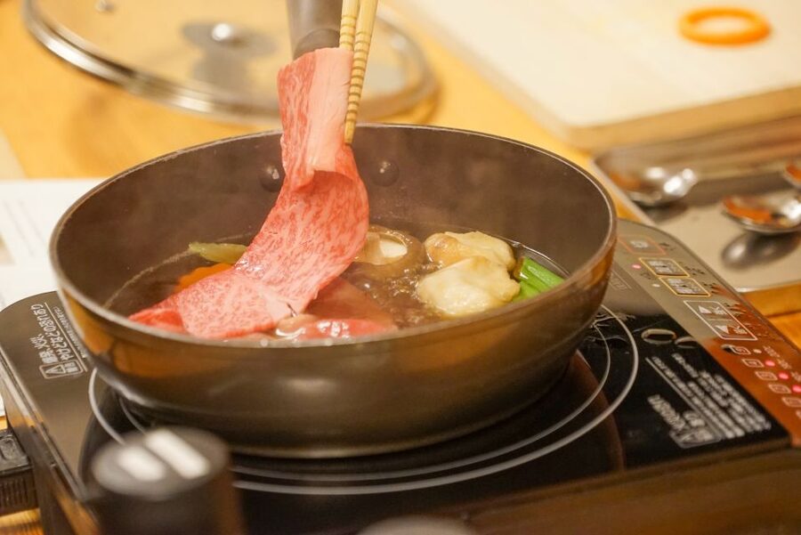 Tokyo: Wagyu and 7 Japanese Dishes Cooking Class - Finding the studio in Shinanomachi