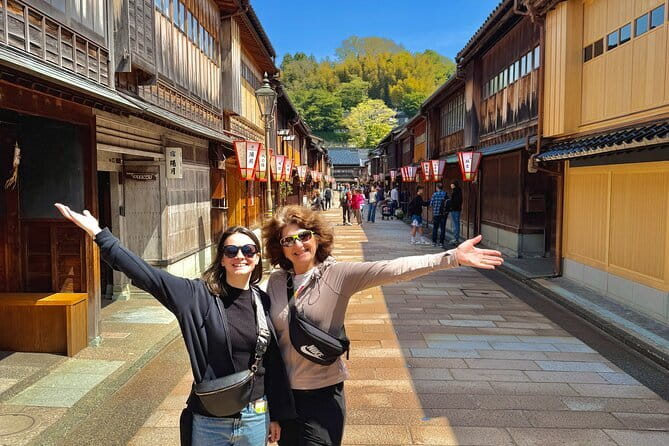 True Kanazawa: Private Walking tour with a Local guide - Adding lunch with the guide