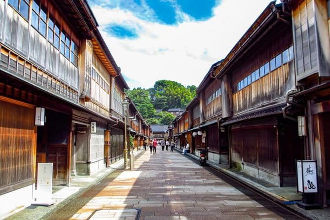 True Kanazawa: Private Walking tour with a Local guide - Timing, walking, and the practical details